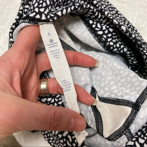 Lululemon Wunder Under Crop Hi-Rise Leggings Miss Mosaic Black Size 6 - Flaw - Picture 3 of 12